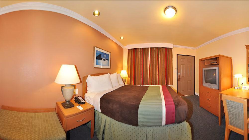 Rodeway Inn & Suites Near The Coliseum & Arena Оукланд Екстериор снимка