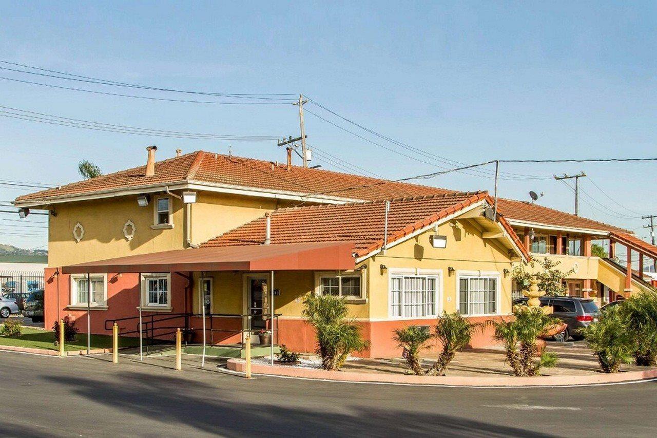 Rodeway Inn & Suites Near The Coliseum & Arena Оукланд Екстериор снимка