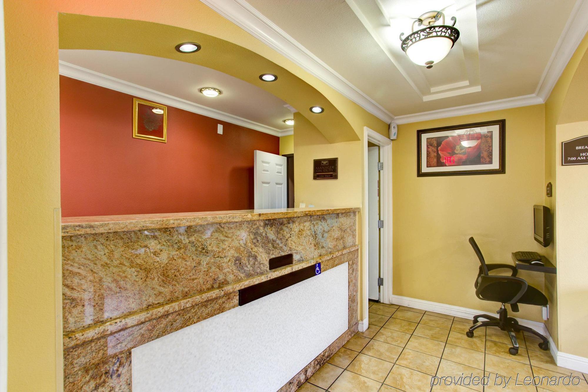 Rodeway Inn & Suites Near The Coliseum & Arena Оукланд Екстериор снимка