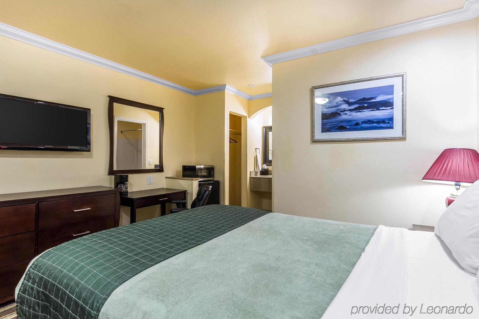 Rodeway Inn & Suites Near The Coliseum & Arena Оукланд Екстериор снимка