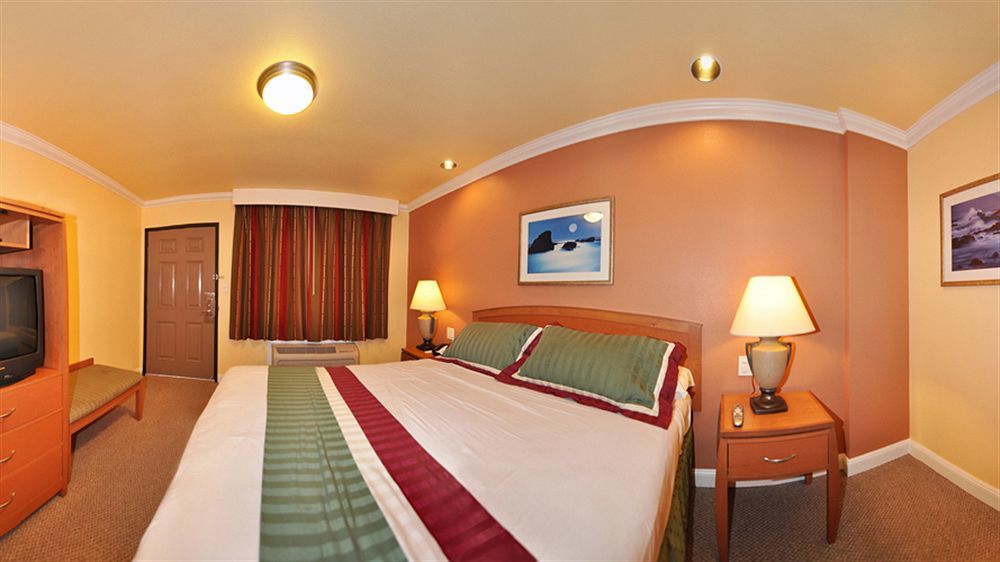 Rodeway Inn & Suites Near The Coliseum & Arena Оукланд Екстериор снимка