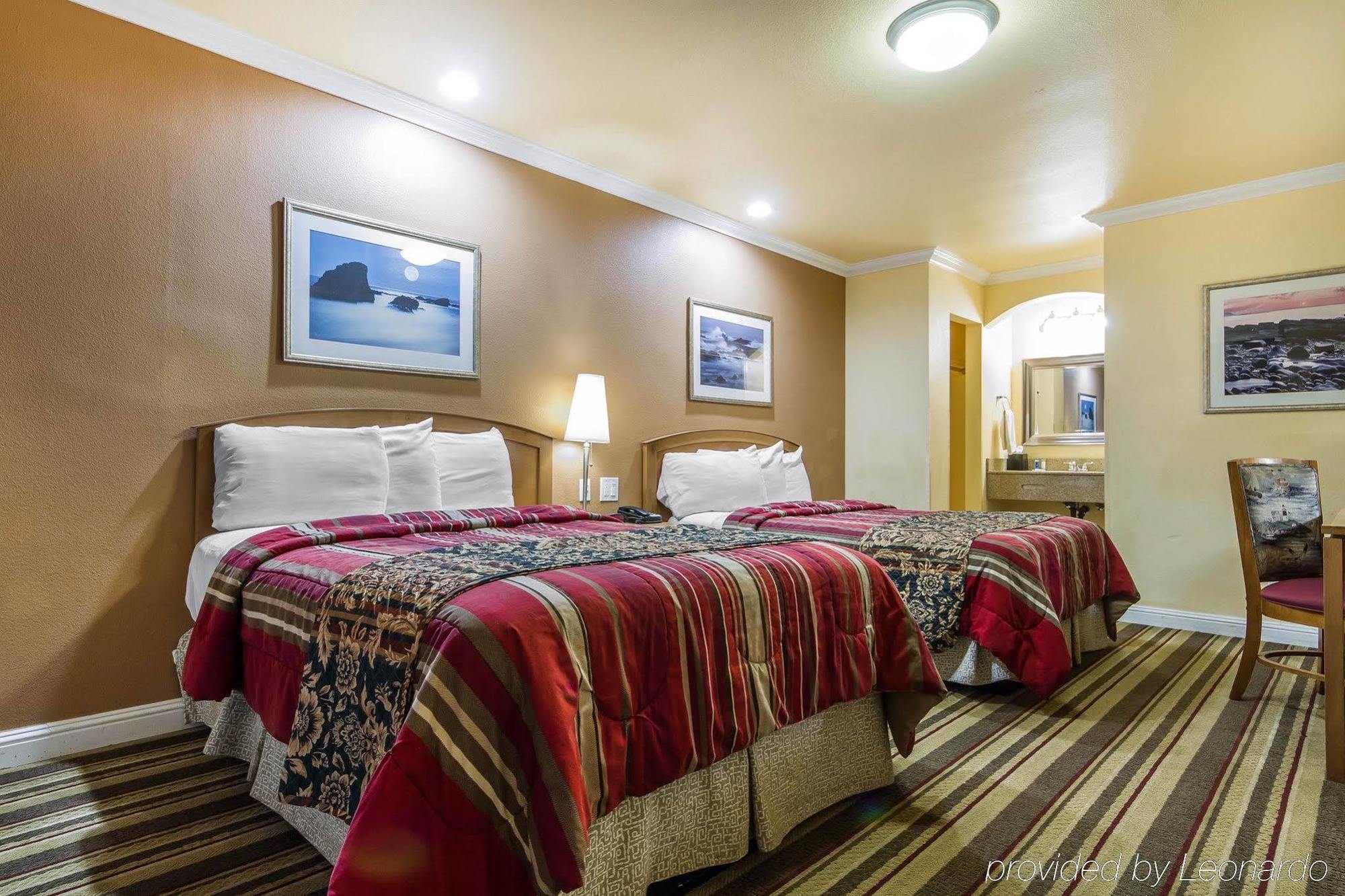 Rodeway Inn & Suites Near The Coliseum & Arena Оукланд Екстериор снимка