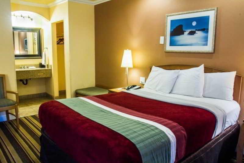 Rodeway Inn & Suites Near The Coliseum & Arena Оукланд Екстериор снимка