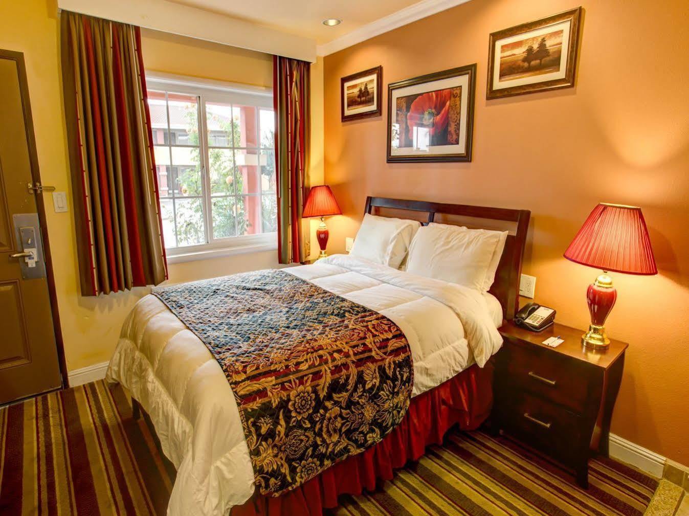 Rodeway Inn & Suites Near The Coliseum & Arena Оукланд Екстериор снимка