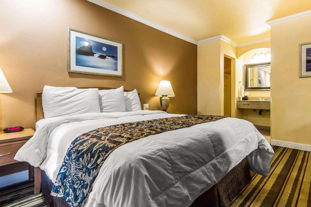 Rodeway Inn & Suites Near The Coliseum & Arena Оукланд Екстериор снимка