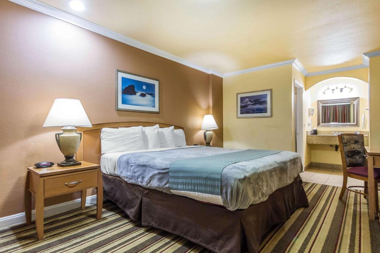 Rodeway Inn & Suites Near The Coliseum & Arena Оукланд Екстериор снимка