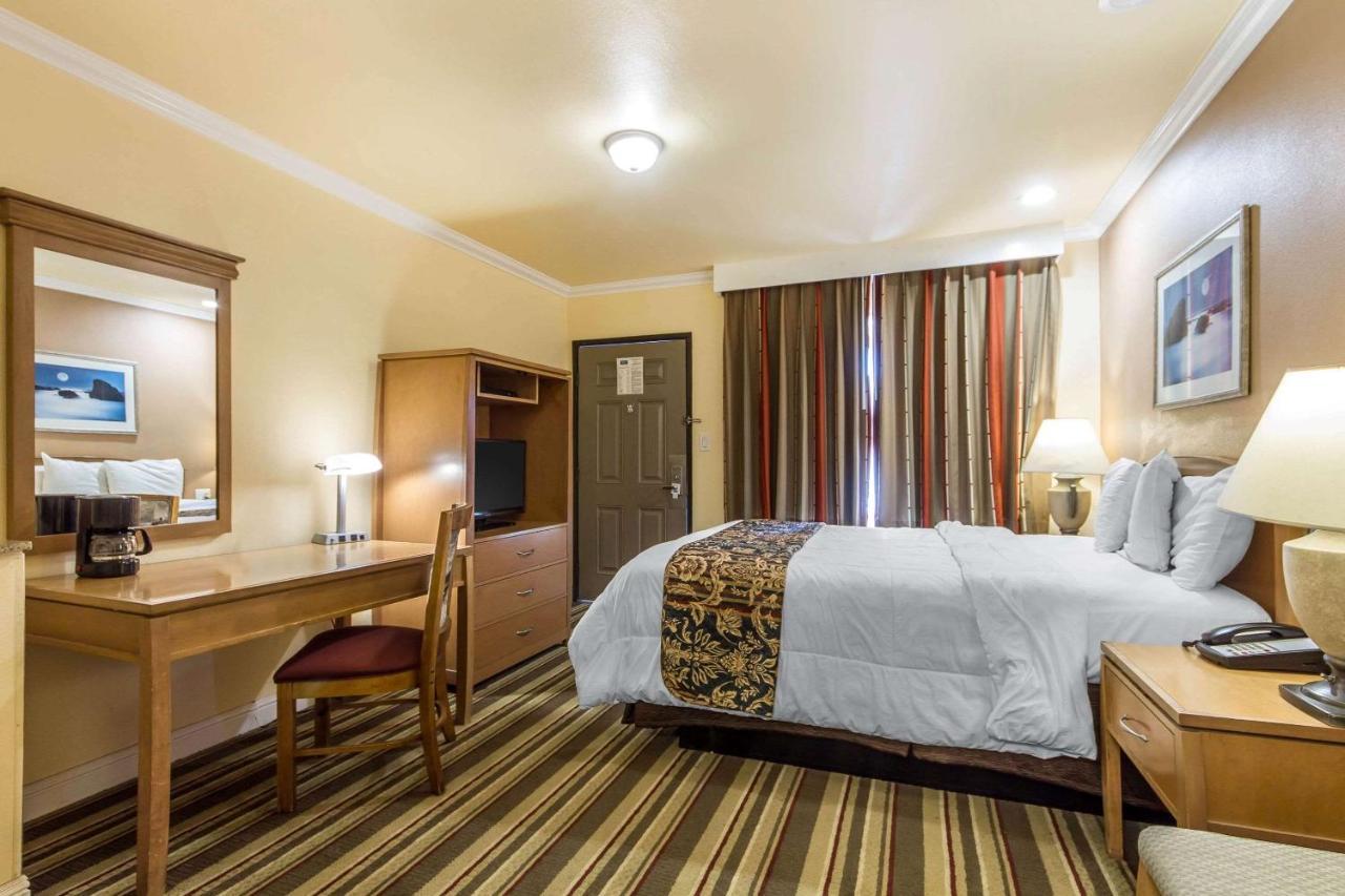 Rodeway Inn & Suites Near The Coliseum & Arena Оукланд Екстериор снимка